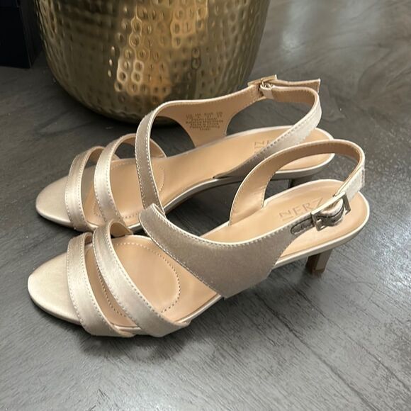 Naturalizer Taimi Heeled Sandal (Wide) - Picture 10 of 11